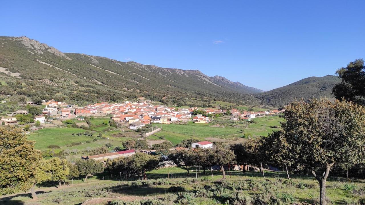 Casa Rural La Colmena Del Geoparque Navatrasierra Exterior foto