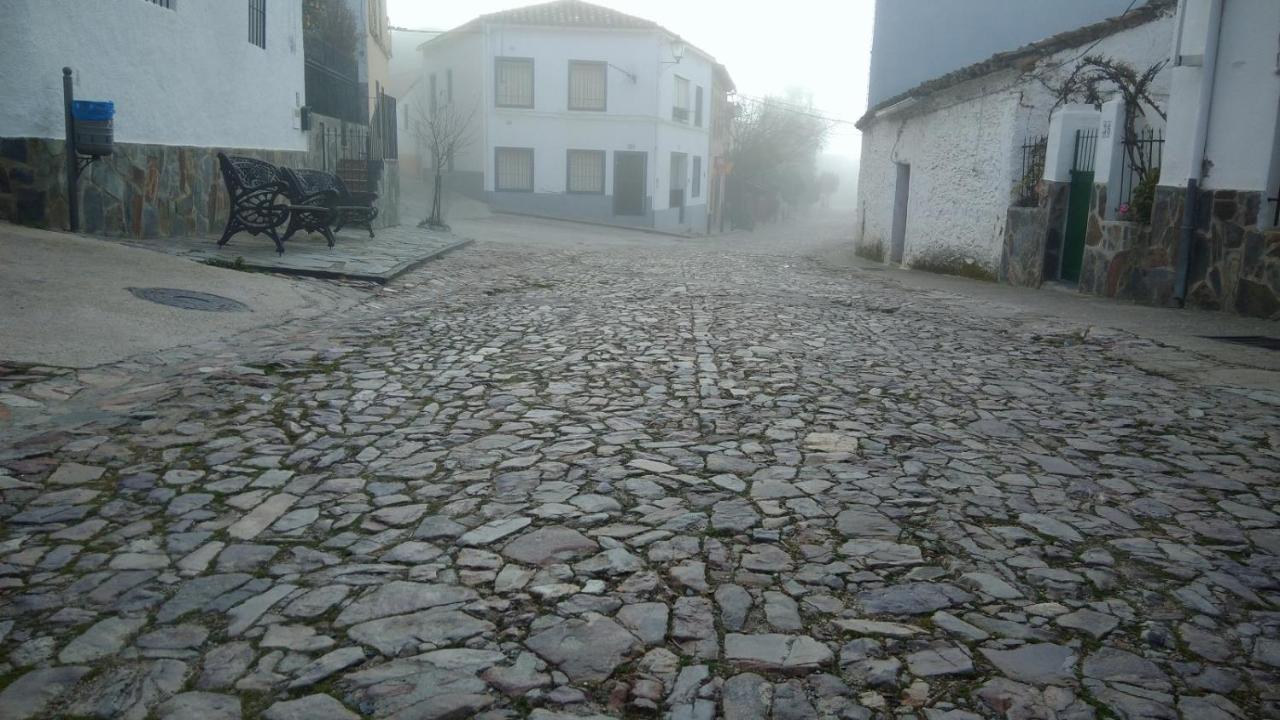 Casa Rural La Colmena Del Geoparque Navatrasierra Exterior foto