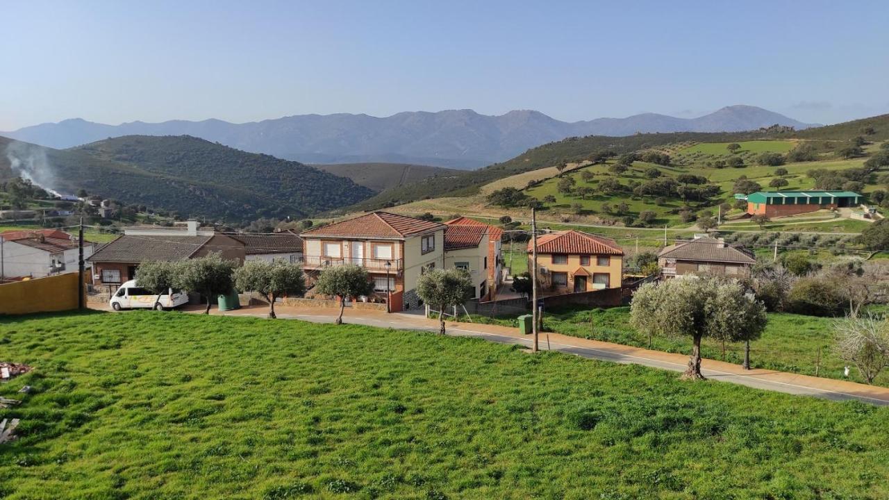 Casa Rural La Colmena Del Geoparque Navatrasierra Exterior foto